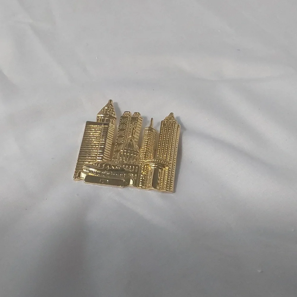 SKY‎ SKRAPER GOLD PIN BROOCH